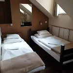 Kastelykert Fogado Penzion 3*