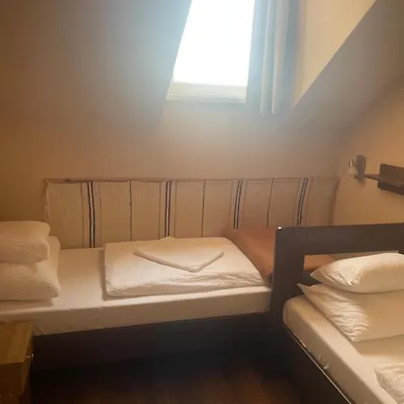 Inn Kastelykert Fogado