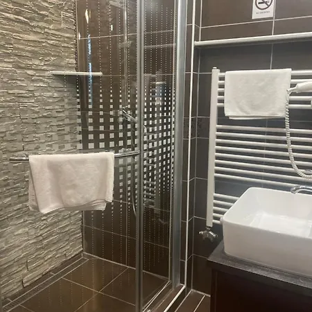 Inn Kastelykert Fogado